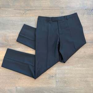 Hugo Boss Men's Pasolini Movie Flat Front Dress Pant Navy Stripe 34 x 32.5